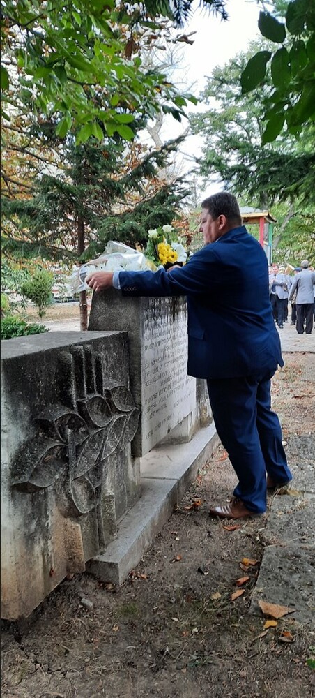 Областна администрация Добрич: Живко Желязков се поклони пред паметта на народните будители