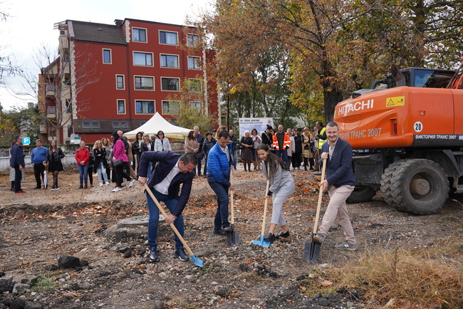 Първа копка на дългоочаквана нова детска градина в район „Оборище“ 