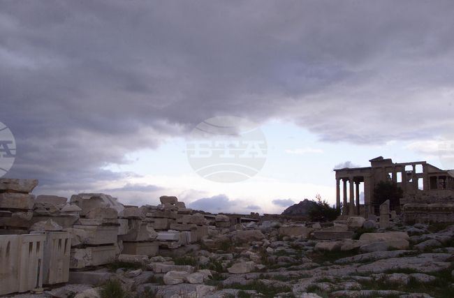 Около 300 хиляди неваксинирани граждани в Гърция подлежат на санкция от сто евро