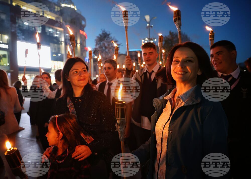 Бургас - Ден на народните будители - факелно шествие