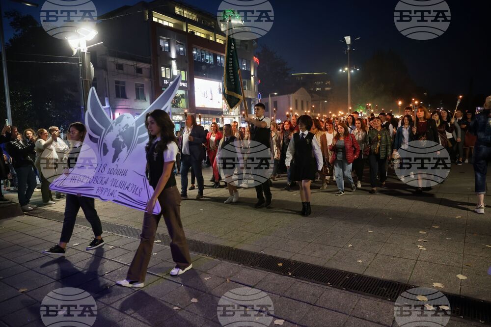 Бургас - Ден на народните будители - факелно шествие