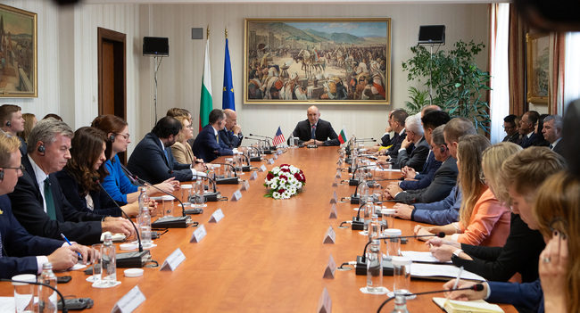 Президентът Радев: Двустранното партньорство в инвестициите и трансферът на технологии са ключовият елемент на стратегическото сътрудничество между България и САЩ