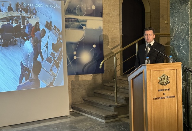 Министерство на електронното управление: Успешно приключи процедурата по доверено изграждане на софтуера за машините 