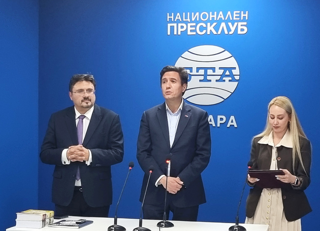 В националния пресклуб на БТА в Анкара бе открита съвместната изложба „Близост” на художниците Иван Милушев и Яшар Али Гюнеш