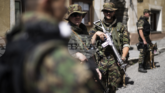 Швейцарците гласуват на референдум дали да бъде въведена задължителна военна служба за жените