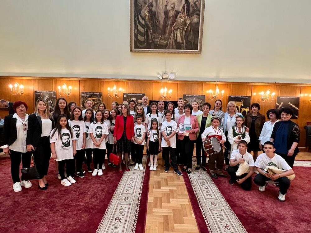 Веска Ненчева, БСП: Урокът по родолюбие, представен от малките калоферчета, е нужен на всеки един българин