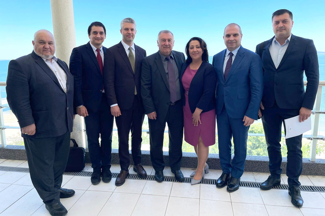 Бургас - Гроздан Караджов - кръгла маса