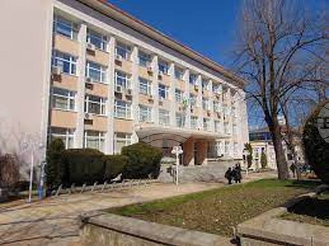 Училищна сграда в Добрич, затворила врати, отново може да стане образователна територия