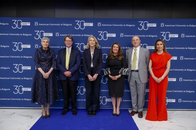 Официалният прием за 30-годишнината на Американския университет бе уважен от помощник-държавния секретар на САЩ за Европа и Евразия и посланика на страната у нас