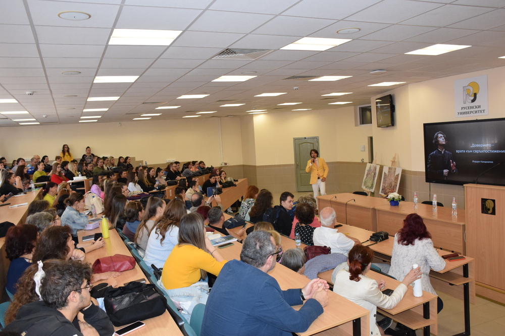 Русенски университет „Ангел Кънчев“: Маестро Камджалов изнесе публична лекция в Русенския университет