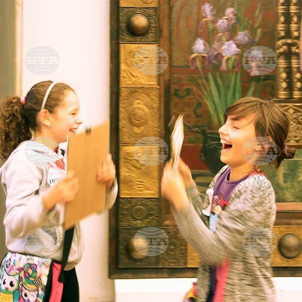 Малчугани се запознават с „Портрет на Княгиня Мария Луиза“ от Иван Мърквичка в „Квадрат 500“