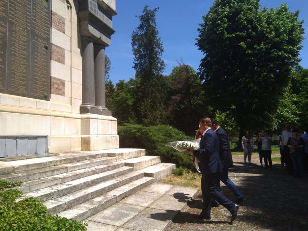 Румънски учители почетоха героизма на предците си в Плевенската епопея 