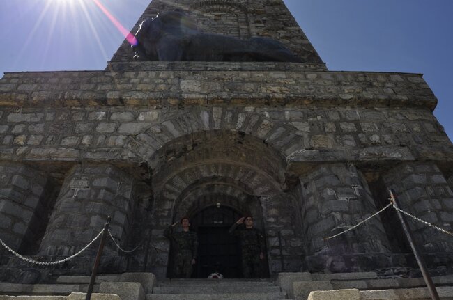 Ритуал по полагане на военна клетва се проведе на историческия връх Шипка 