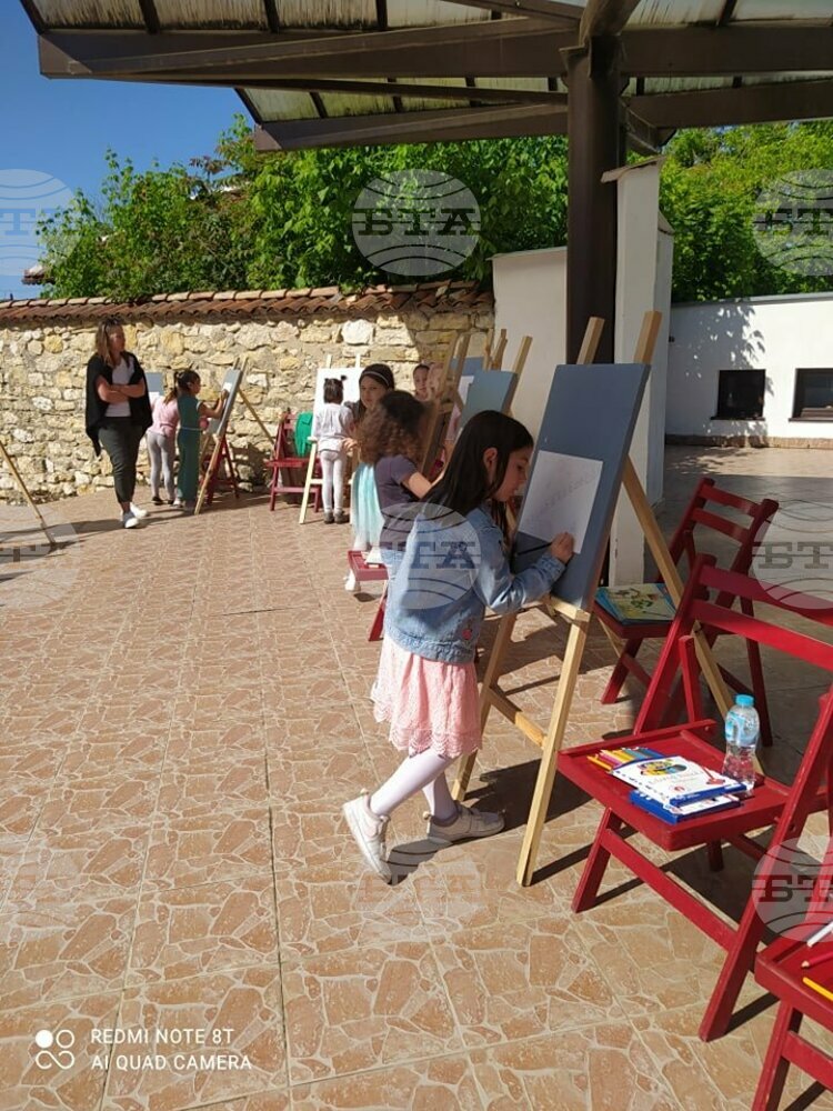 В Чирпан деца рисуваха родния си град в Къща музей „Пейо К. Яворов”