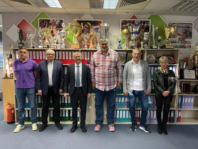 Министър Илиев обсъди проблемите пред българския волейбол с ръководството на федерацията