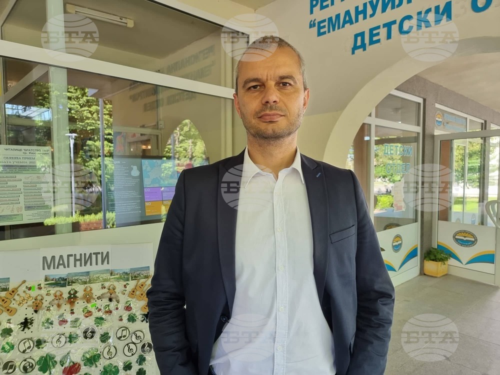 Според лидера на "Възраждане" правителството и управляващата коалиция са стабилни заради страх, че трудно ще влязат в следващия парламент