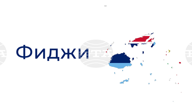 Тридесет пътници бяха евакуирани, след като круизен кораб заседна на риф във Фиджи