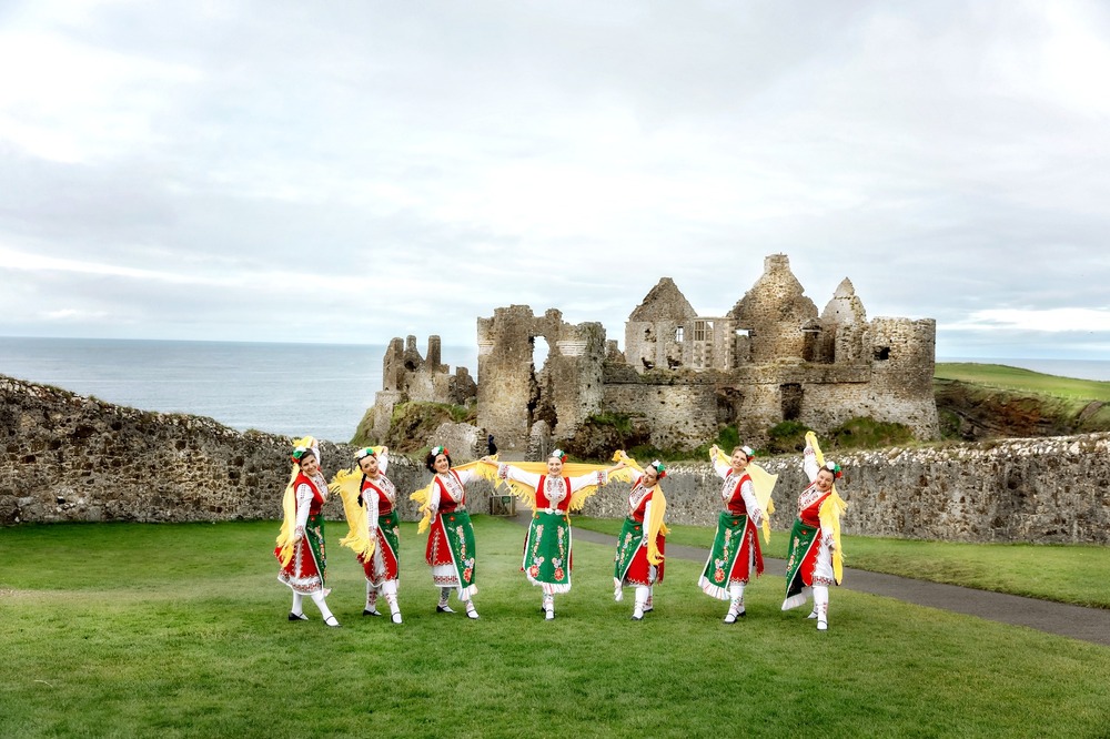 От Българския фолклорен клуб „Чемшир“ в град Арма, Северна Ирландия, канят на репетиции по народни танци