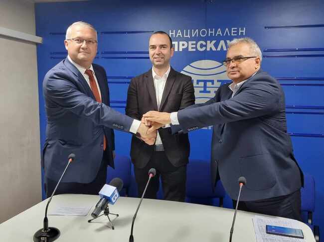 Съвместна пресконференция на кандидатът за кмет на Кюстендил Огнян Атанасов от Партия на Зелените, Кристиян Иванчов от ПП-ДБ и Бойко Клечков от БСП