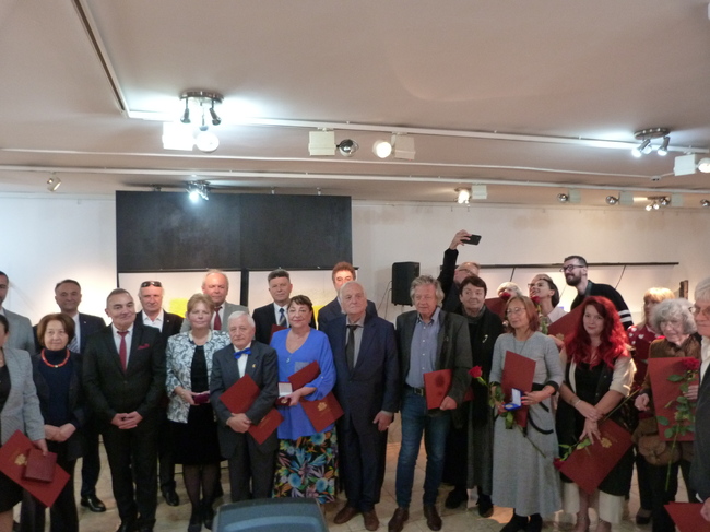 Министърът на културата Кръстю Кръстев награди дейци и творци на изкуството и културата по повод Деня на народните будители