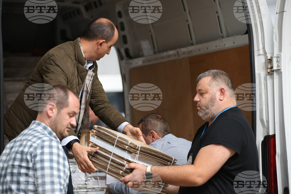 В Благоевград пристигнаха бюлетините за провеждане на втори тур на местните избори
