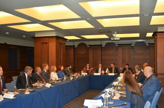 Economy Minister Meets with US Business Delegation, Says Bilateral Trade Has Big Potential for Development