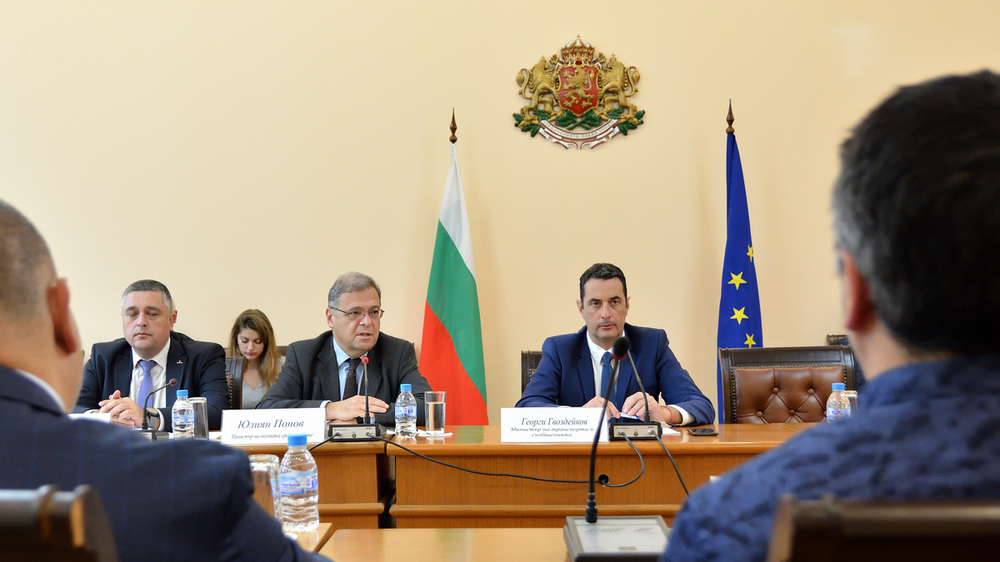 Георги Гвоздейков: Изграждането на повече зарядни станции е основна стъпка за увеличаване на дела на екологичните превози