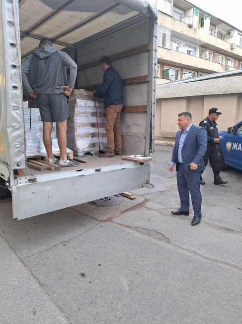 Областна администрация Разград раздаде на общините, в които предстои втори тур на местните избори, централизирано доставените бюлетини и изборни книжа