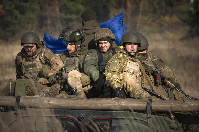 Зеленски подписа указ, позволяващ на чужденци и хора без гражданство да служат в Националната гвардия на Украйна