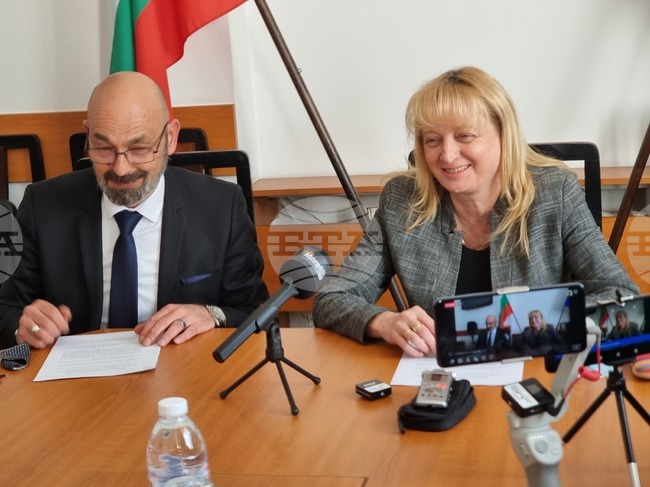 От понеделник всички варненски ученици се връщат в клас