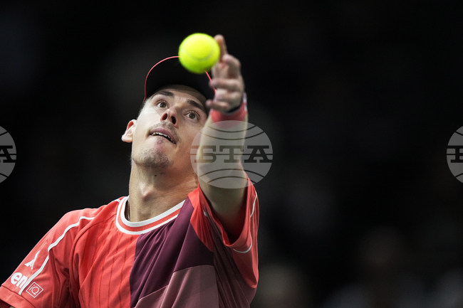 Алекс де Минор и Андрей Рубльов отпаднаха на старта на турнира в Дубай