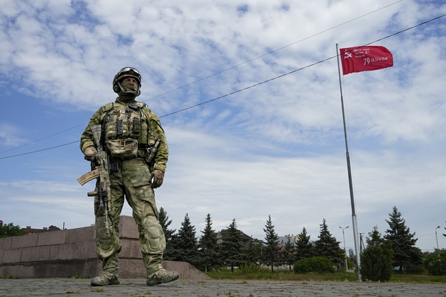 Новите власти в окупирания украински град Херсон казаха, че възнамеряват да произведат референдум за присъединяване към Русия