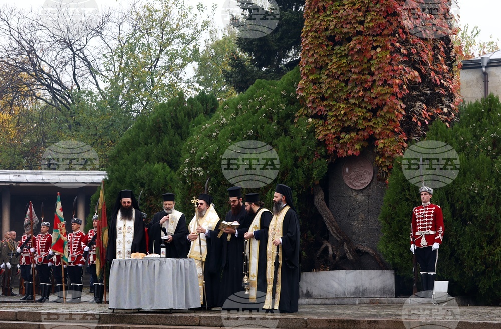 На Архангелова задушница се отдава почит към паметта на мъртвите и вечна признателност към загиналите в редовете на Българската армия