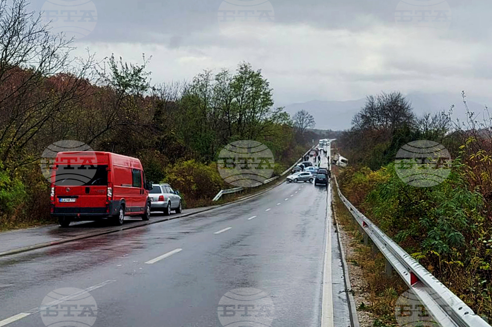 Движението по пътя Монтана – Враца, край село Николово, е временно ограничено поради катастрофа