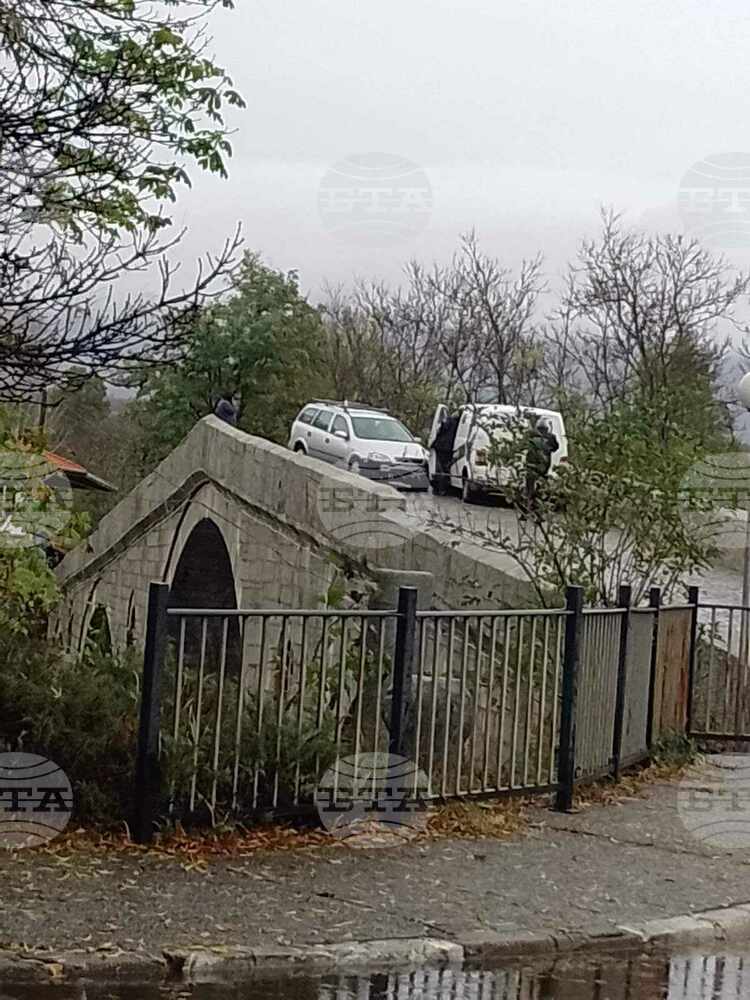 За кратко беше затворено движението днес по обяд на Кадин мост в Невестино заради катастрофа