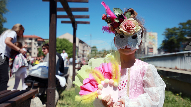 Габрово дава старт на петото годишно време – карнавалното, но заради дъжда церемонията ще е на закрито