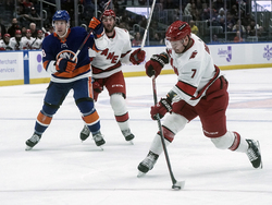 CORRECTION Hurricanes Islanders Hockey