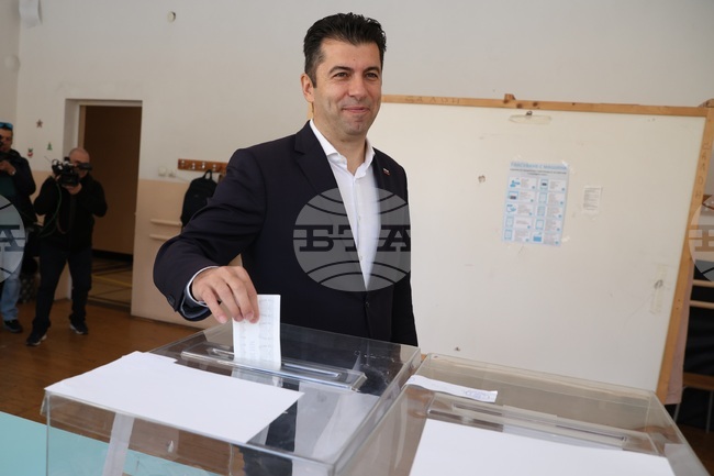 Кирил Петков - гласуване - местни избори 2023 - втори тур