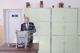 Николай Денков - гласуване - местни избори 2023 - втори тур