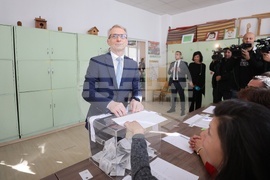 Николай Денков - гласуване - местни избори 2023 - втори тур