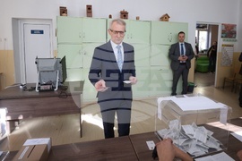 Николай Денков - гласуване - местни избори 2023 - втори тур