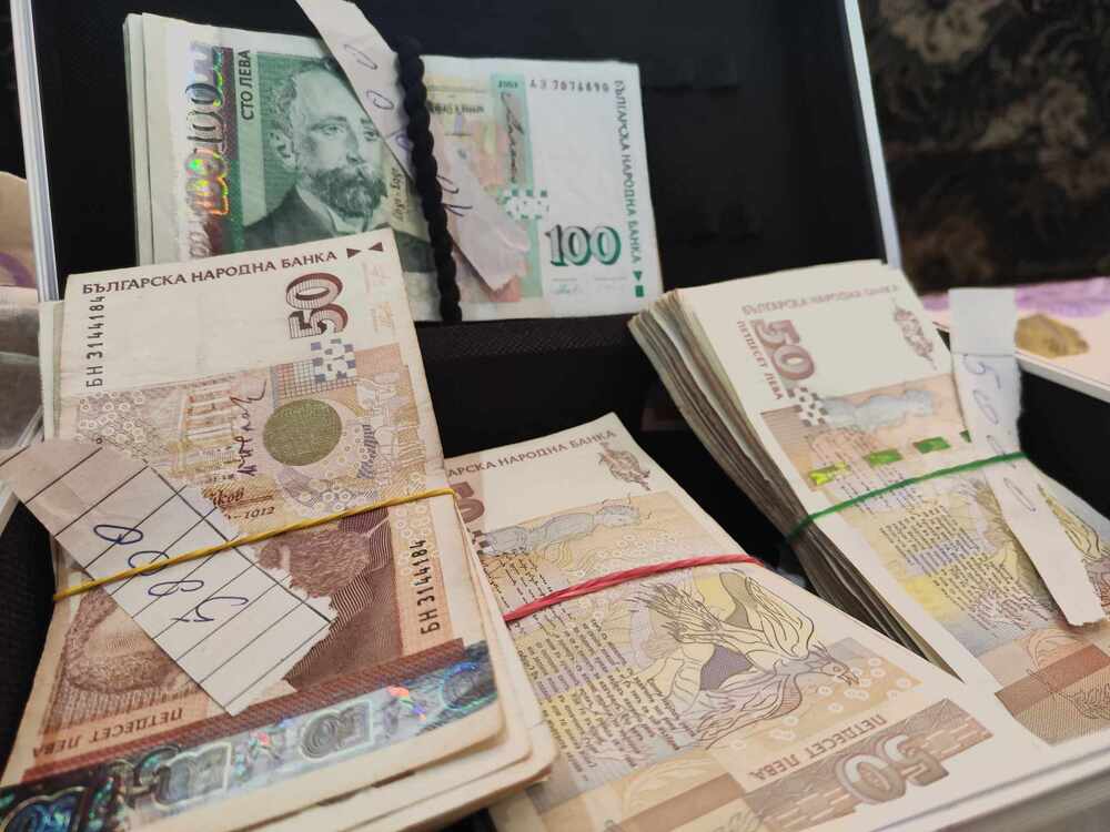 Плиска - иззети пари и антики