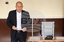 Румен Радев - Местни избори 2023 - втори тур - гласуване