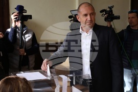 Румен Радев - Местни избори 2023 - втори тур - гласуване