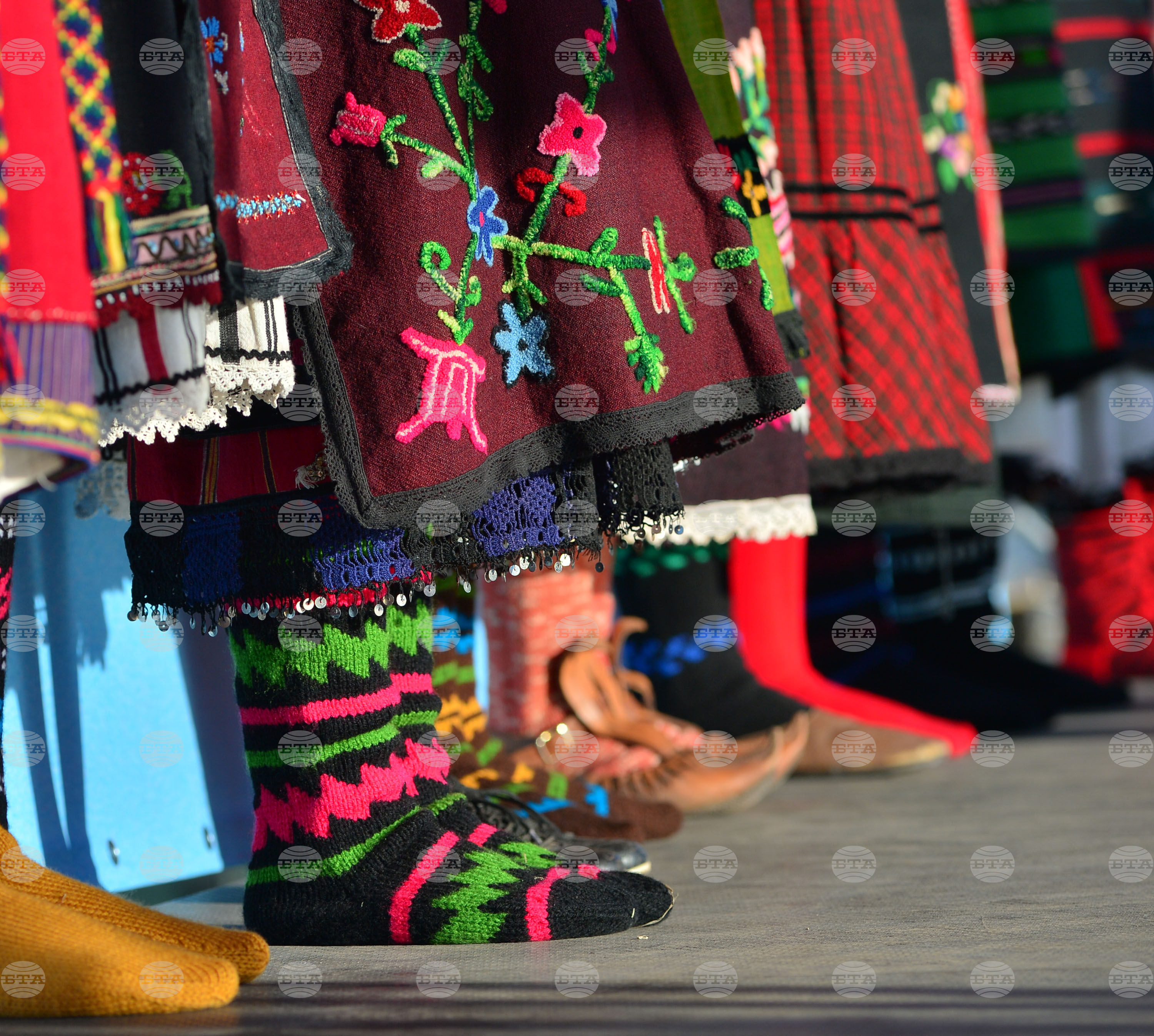 Исперих - етнофестивал "Зазоряване" - автентични български носии