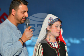 Исперих - етнофестивал "Зазоряване" - автентични български носии