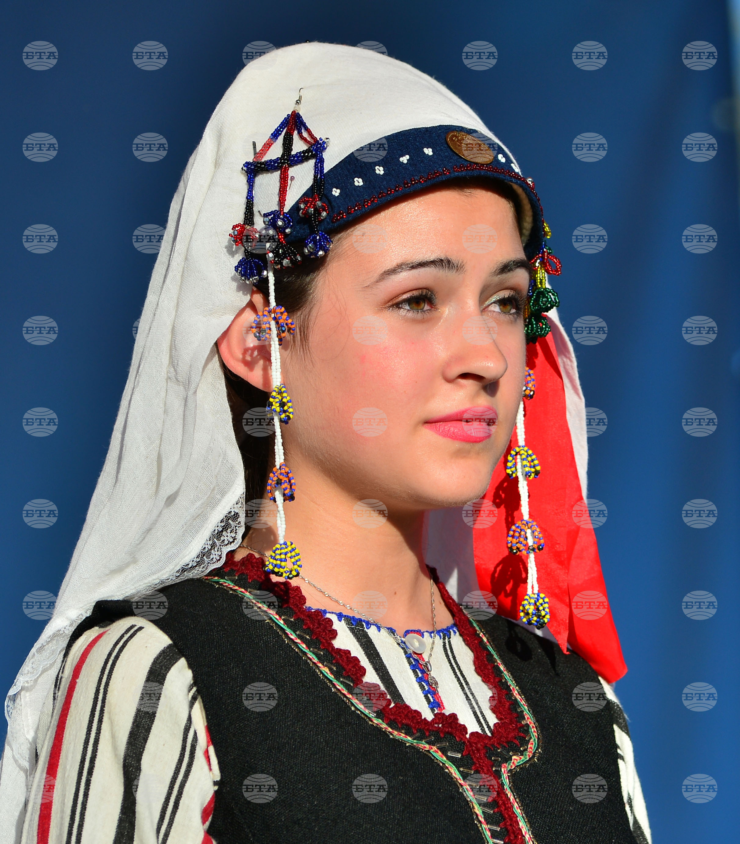 Исперих - етнофестивал "Зазоряване" - автентични български носии