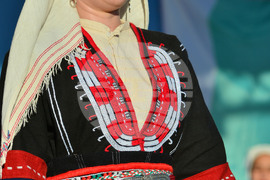 Исперих - етнофестивал "Зазоряване" - автентични български носии