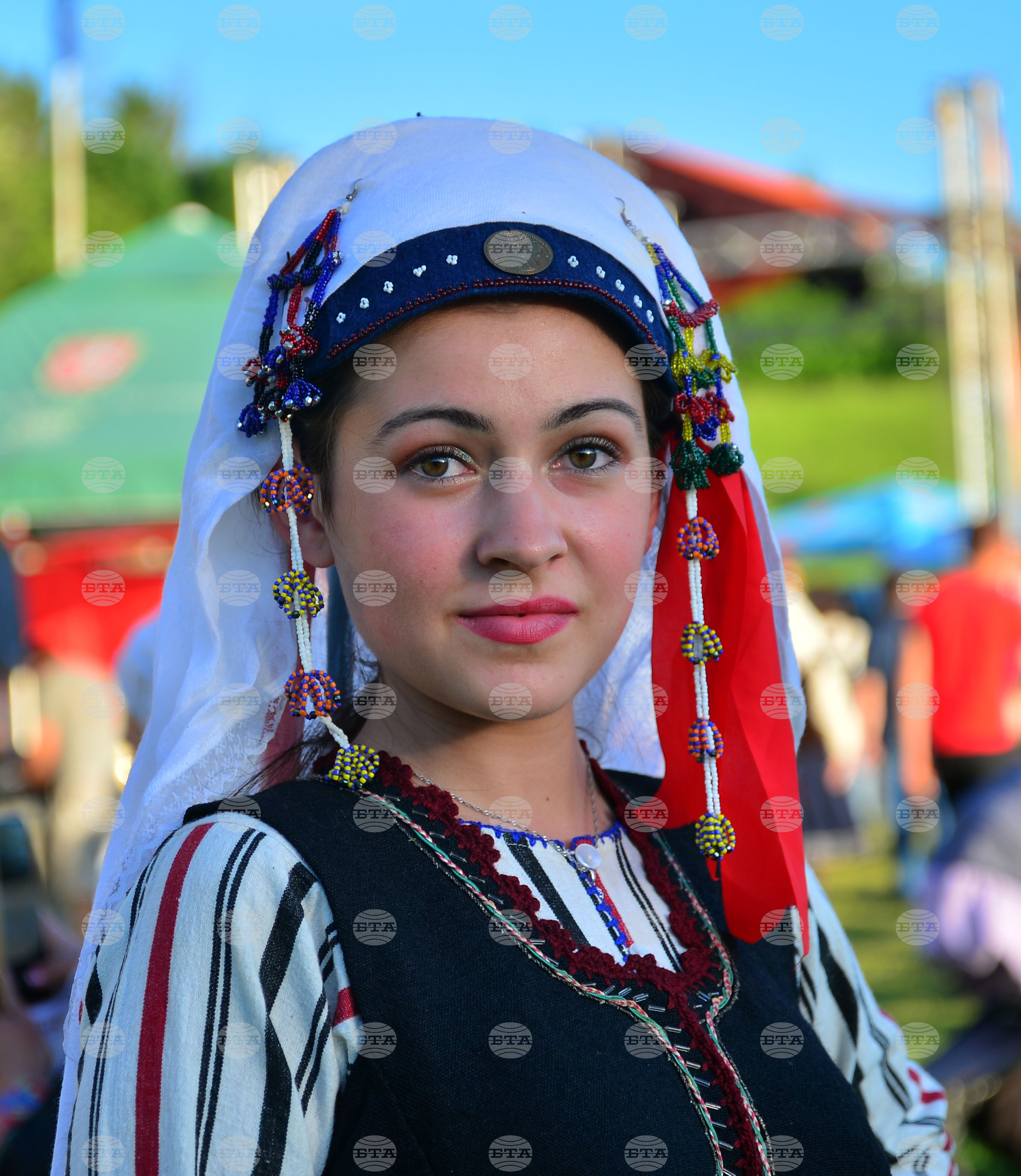 Исперих - етнофестивал "Зазоряване" - автентични български носии