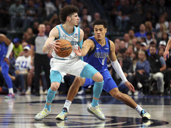 Hornets Mavericks Basketball